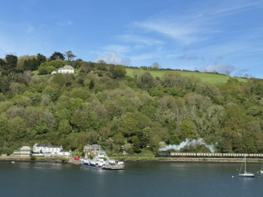 Ferry View - Views over the Dart, elegant three storey house, unique Sky Room
